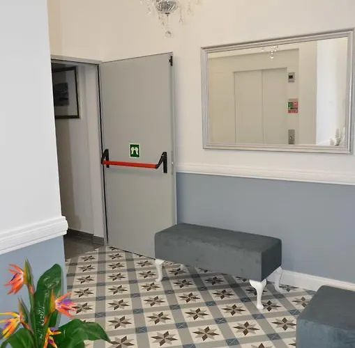 Edificio Charles 206 *