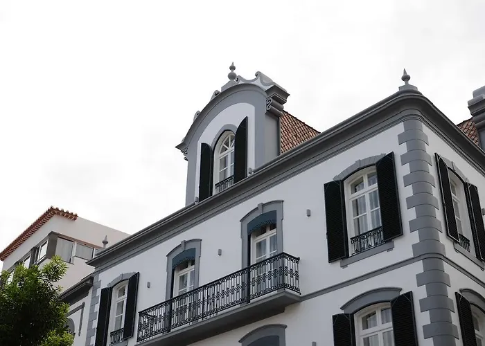 Edificio Charles 206 * Funchal (Madeira)