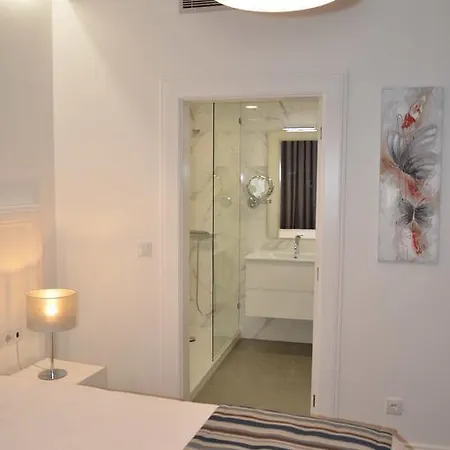 Homestay Edificio Charles 206 *