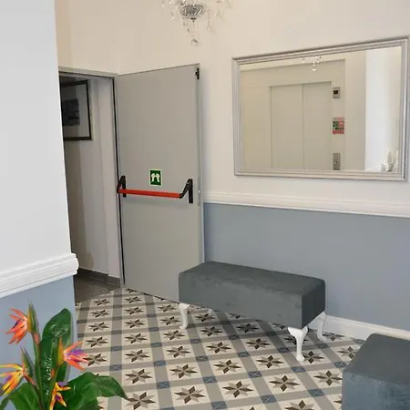 Edificio Charles 206 *