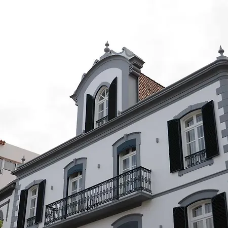 Edificio Charles 206 * Funchal (Madeira)