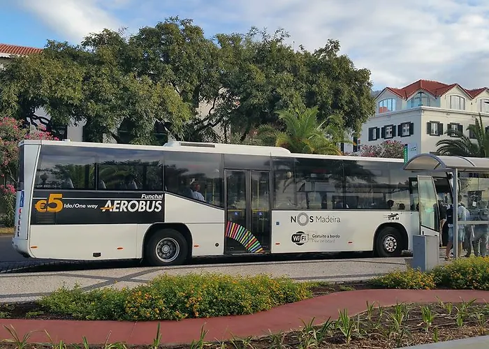 Edificio Charles 206 *