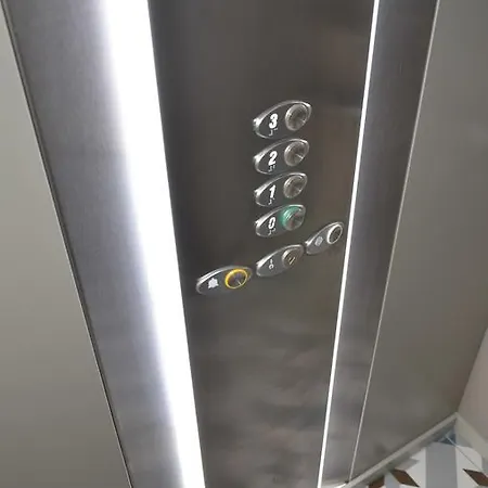 Edificio Charles 206 * 푼샬